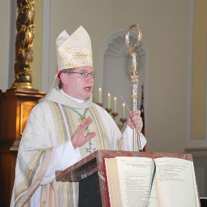 Erzbischof-der-Niederlande-feiert-mit-Liebfrauen-700-Jahrfeier